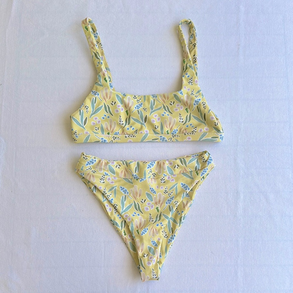 Benoa Swim Bikini Set in Floral Yellow - size Med/Lg